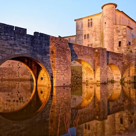 Maison Historique Au Coeur Des Remparts Aigues-Mortes